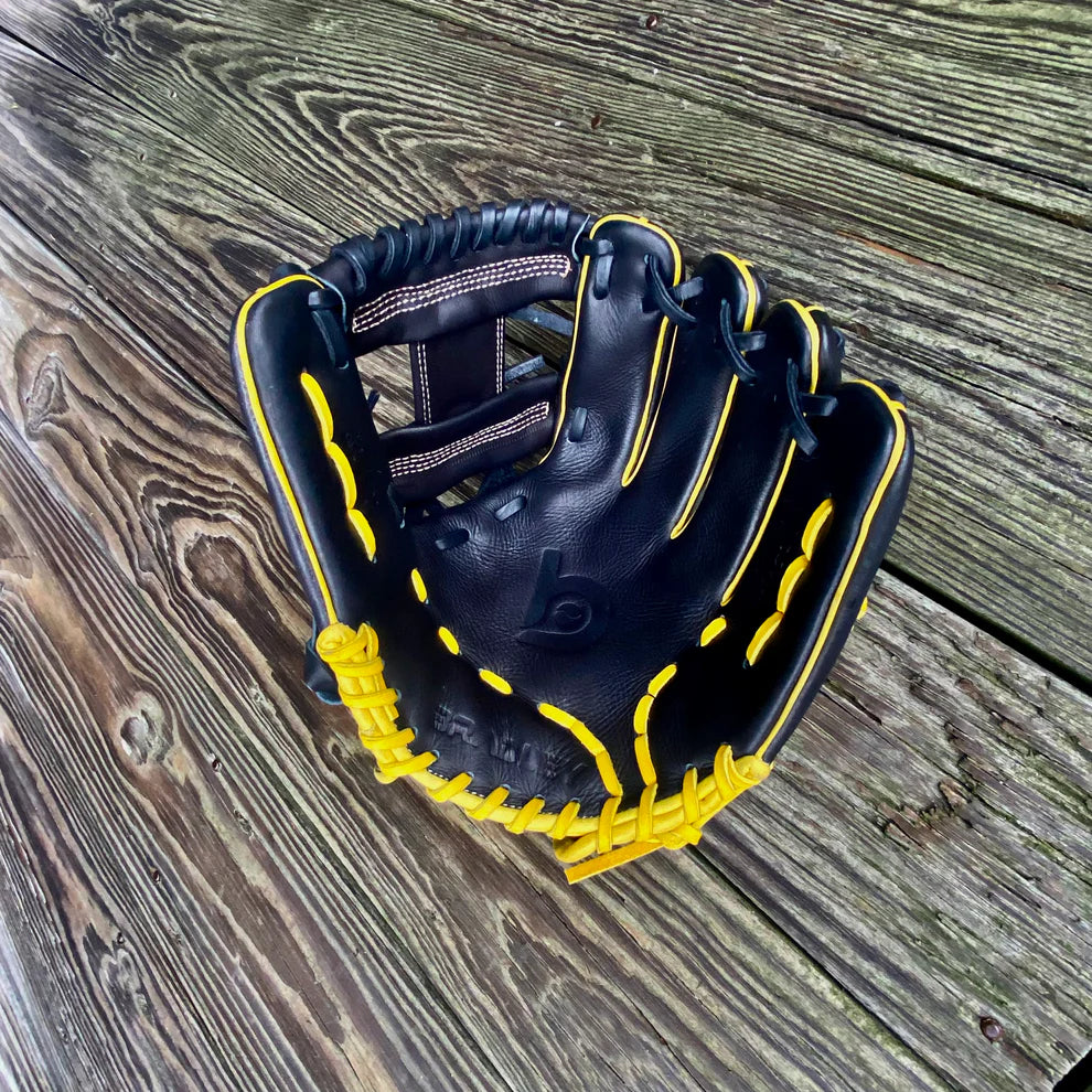 Bradley - I-Web, Next Play Series '25 BLACK/GOLD PRO KIP LTD