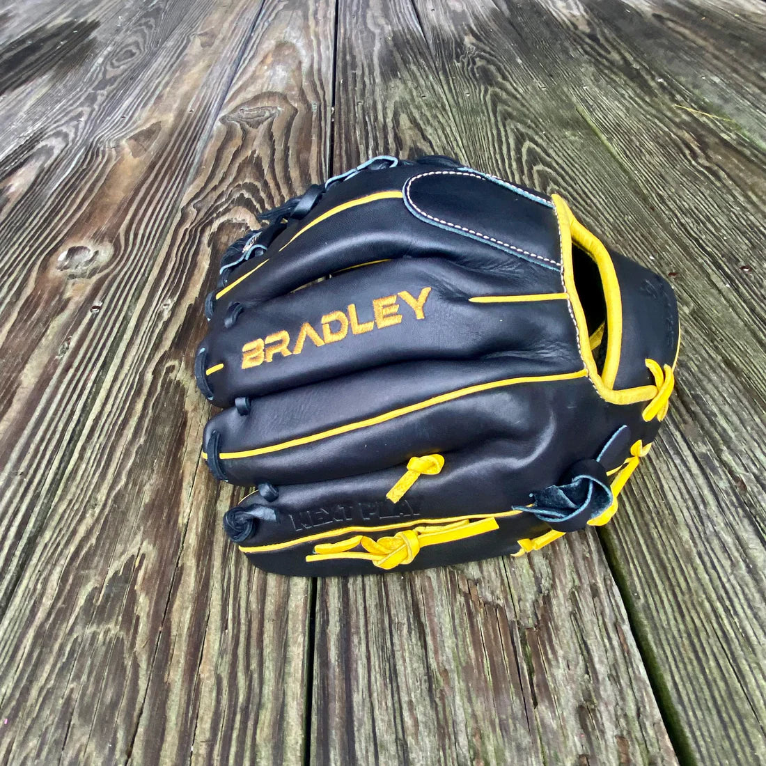 Bradley - I-Web, Next Play Series '25 BLACK/GOLD PRO KIP LTD