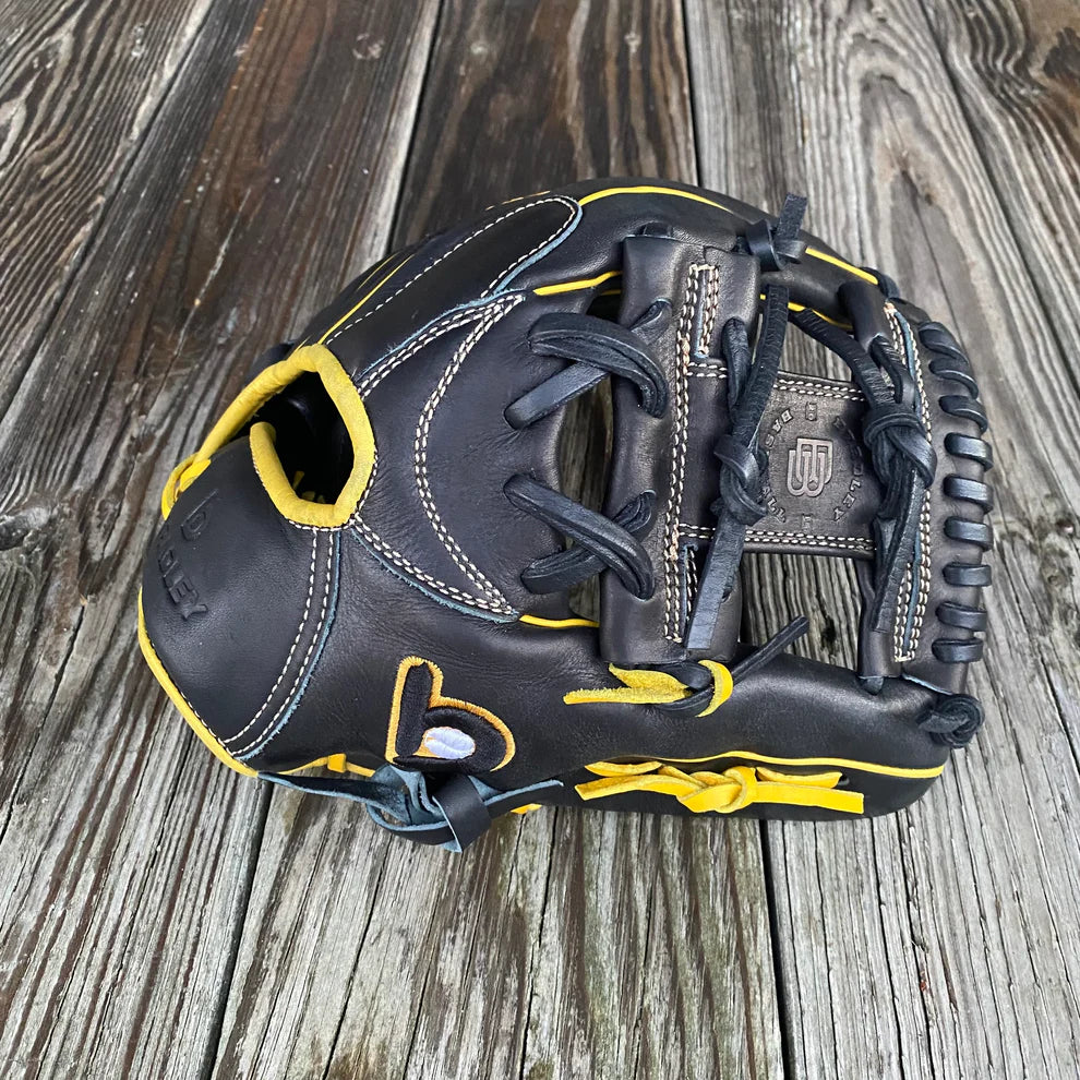 Bradley - I-Web, Next Play Series '25 BLACK/GOLD PRO KIP LTD